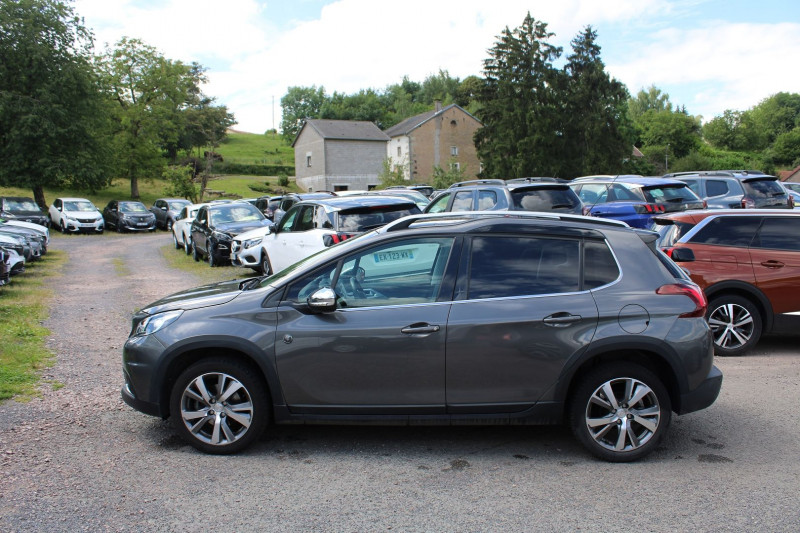 Photo 5 de l'offre de PEUGEOT 2008 II CROSSWAY 130 CV ESSENCE GPS 3D CAMÉRA ATTELAGE JA 17 TOIT PANO GRIP RÉGULATEUR à 13990€ chez Bougel transactions