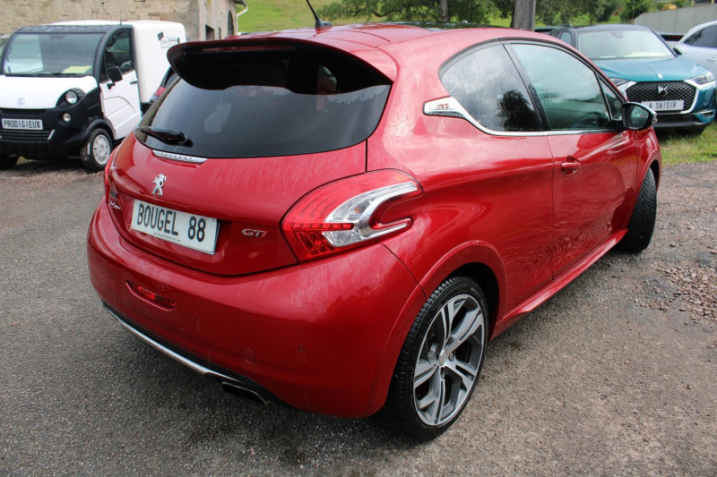 Photo 2 de l'offre de PEUGEOT 208 II GTI THP 200 CV GPS 3D AUDIO JBL TOIT PANO JA 17 USB RADAR BLUETOOTH RÉGULATEUR à 13990€ chez Bougel transactions