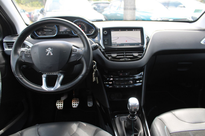 Photo 11 de l'offre de PEUGEOT 2008 II CROSSWAY 130 CV ESSENCE GPS 3D CAMÉRA ATTELAGE JA 17 TOIT PANO GRIP RÉGULATEUR à 13990€ chez Bougel transactions