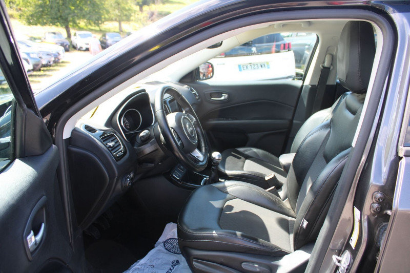 Photo 8 de l'offre de JEEP COMPASS 1L6 MULTIJET 120 BROOKLYN EDITION DIESEL 4X2 BOITE 6V CAMÉRA GPS USB  RÉGULATEUR à 16900€ chez Bougel transactions