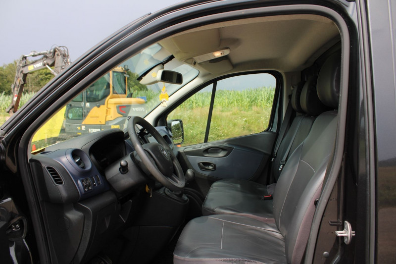 Photo 12 de l'offre de OPEL VIVARO FG 1L6 CDTI 120 CV BOITE 6V 3 PLACES GPS USB RÉGULATEUR BLUETOOTH ABS CAMÉRA  L2 H1 à 18500€ chez Bougel transactions