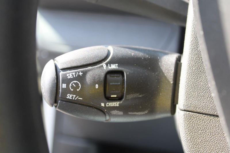 Photo 8 Peugeot 208 II AFFAIRE 82 CV ESSENCE PREMIUM PACK GPS 3D CLIM AUDIO USB RE BLUETOOTH RÃGULATEUR Essence BLANC BANQUISE en vente chez Bougel transactions Photo 8 de l'offre de PEUGEOT 208 II AFFAIRE 82 CV ESSENCE PREMIUM PACK GPS 3D CLIM AUDIO USB RE BLUETOOTH RÃGULATEUR à 6990€ chez Bougel transactions