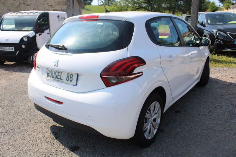 Photo 2 Peugeot 208 II AFFAIRE 82 CV ESSENCE PREMIUM PACK GPS 3D CLIM AUDIO USB RE BLUETOOTH RÃGULATEUR Essence BLANC BANQUISE en vente chez Bougel transactions Photo 2 de l'offre de PEUGEOT 208 II AFFAIRE 82 CV ESSENCE PREMIUM PACK GPS 3D CLIM AUDIO USB RE BLUETOOTH RÃGULATEUR à 6990€ chez Bougel transactions