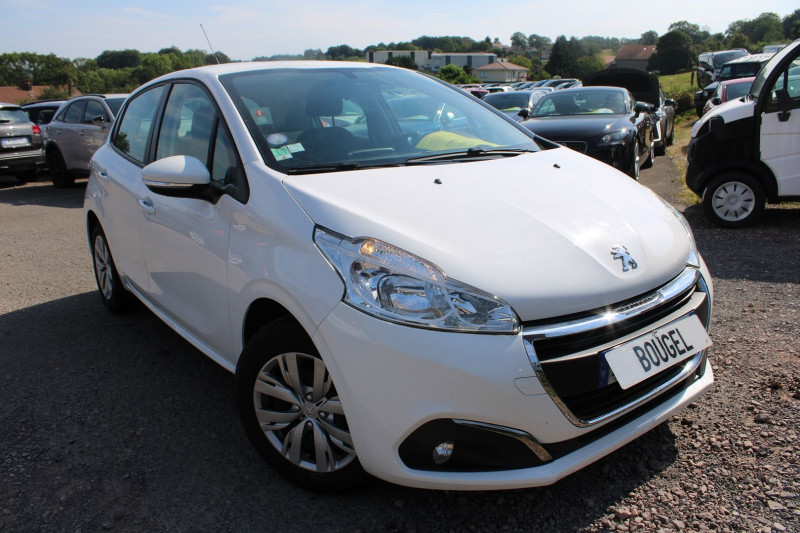 Photo 1 Peugeot 208 II AFFAIRE 82 CV ESSENCE PREMIUM PACK GPS 3D CLIM AUDIO USB RE BLUETOOTH RÃGULATEUR Essence BLANC BANQUISE en vente chez Bougel transactions Photo 1 de l'offre de PEUGEOT 208 II AFFAIRE 82 CV ESSENCE PREMIUM PACK GPS 3D CLIM AUDIO USB RE BLUETOOTH RÃGULATEUR à 6990€ chez Bougel transactions