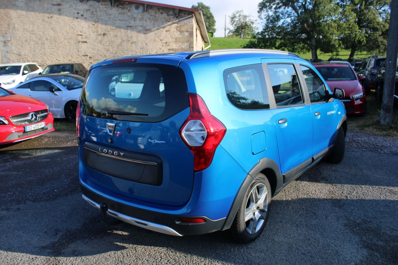 Photo 2 de l'offre de DACIA LODGY STEPWAY DCI 90 CV REGULATEUR BLUETOOTH CAMÉRA GPS USB ABS ATTELAGE  BOITE 6V à 12990€ chez Bougel transactions