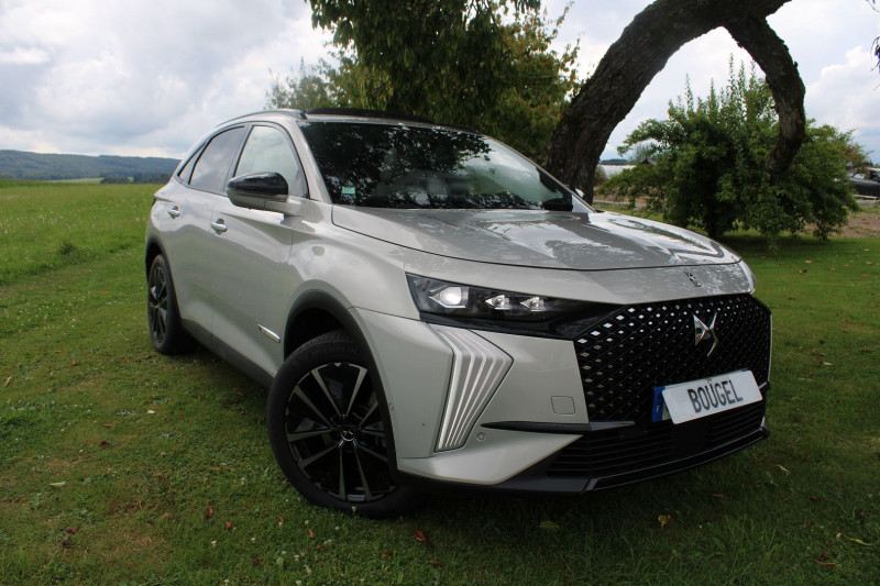 Ds DS 7 CROSSBACK II ESPRIT VOYAGE E-TENSE 300 CV  4X4  GPS 3D CAMÉRA USB TOIT PANO BOITE AUTO EAT-8 Hybride CRYSTAL PEARL Occasion à vendre