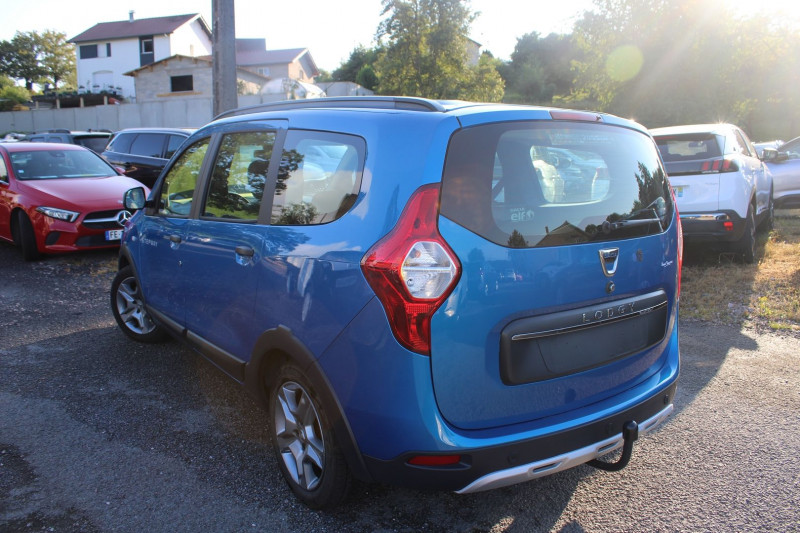 Photo 3 de l'offre de DACIA LODGY STEPWAY DCI 90 CV REGULATEUR BLUETOOTH CAMÉRA GPS USB ABS ATTELAGE  BOITE 6V à 12990€ chez Bougel transactions