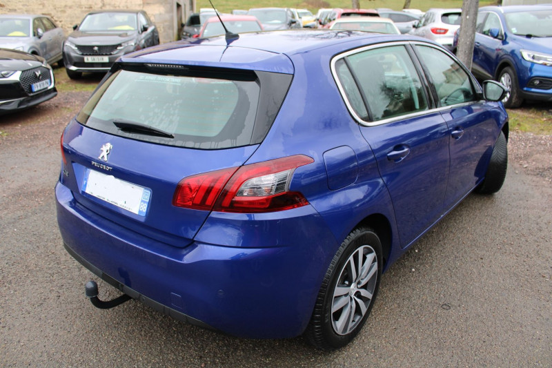 Photo 2 de l'offre de PEUGEOT 308 III 1L2 ESSENCE 130 CV ALLURE EAT8 BOITE AUTO CAMÉRA GPS MÉDIA USB ABS ATTELAGE à 16900€ chez Bougel transactions