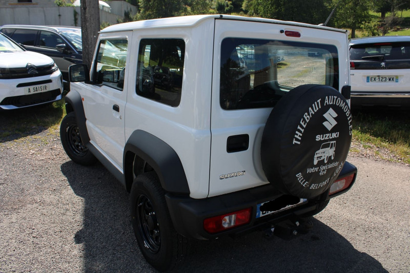 Photo 2 de l'offre de SUZUKI JIMNY III 1L5 VVT 102CV PRIVIÈGE 4X4 ATTELAGE RÉGULATEUR BLUETOOTH SIÈGES CHAUF. CLIM USB à 25900€ chez Bougel transactions