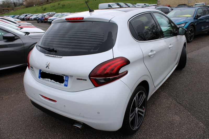 Photo 2 de l'offre de PEUGEOT 208 II 1L2 GT LINE ESSENCE 110 CV SPORT LUXE CAMÉRA TOIT PANO LEDS USB GPS RÉGULATEUR à 11990€ chez Bougel transactions