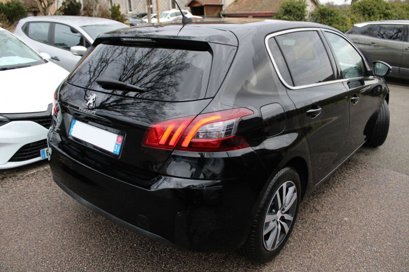 Photo 3 de l'offre de PEUGEOT 308 III 1L2 ESSENCE 130 CV ALLURE SPORT LUXE GPS CAMÉRA 180 FULL LEDS USB JA 16 BOITE 6V à 12500€ chez Bougel transactions