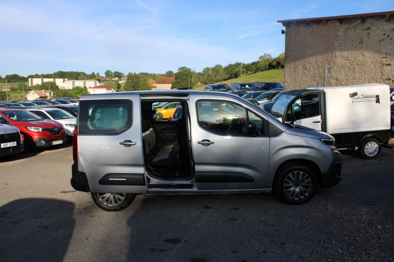 Photo 9 de l'offre de CITROEN BERLINGO 5 BLUE HDI 100 CV PLUS GPS CARPLAY CAMÉRA I-COKPIT FULL LED BLUETOOTH RÉGULATEUR à 24900€ chez Bougel transactions