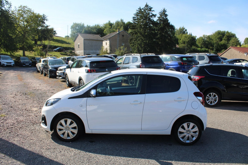 Photo 5 de l'offre de PEUGEOT 108 III STYLE VTI 72 CV ESSENCE CLIM GPS MIROR LINK CAMÉRA AUDIO USB BLUETOOTH LIMITEUR à 11500€ chez Bougel transactions