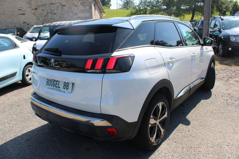 Photo 2 de l'offre de PEUGEOT 3008 III BLUE HDI 120 CV CROSSWAY GPS 3D CAMÉRA USB JA 18 I-COKPIT BLUETOOTH RÉGULATEUR à 16500€ chez Bougel transactions