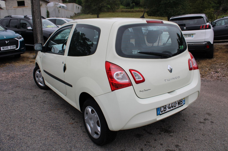 Photo 3 de l'offre de RENAULT TWINGO II AUTHENTIQUE ECO² 1L2 LEV 16V 75 CV AUDIO MP3 USB ORDINATEUR DE BORD RÉGULATEUR à 6990€ chez Bougel transactions