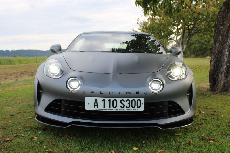 Photo 12 de l'offre de ALPINE A110 SÉRIE NUMÉROTÉE ENSTONE EDITION S  300 CV  PACK AÉRO CAMÉRA BOITE-AUTO+PALETTES à 99500€ chez Bougel transactions