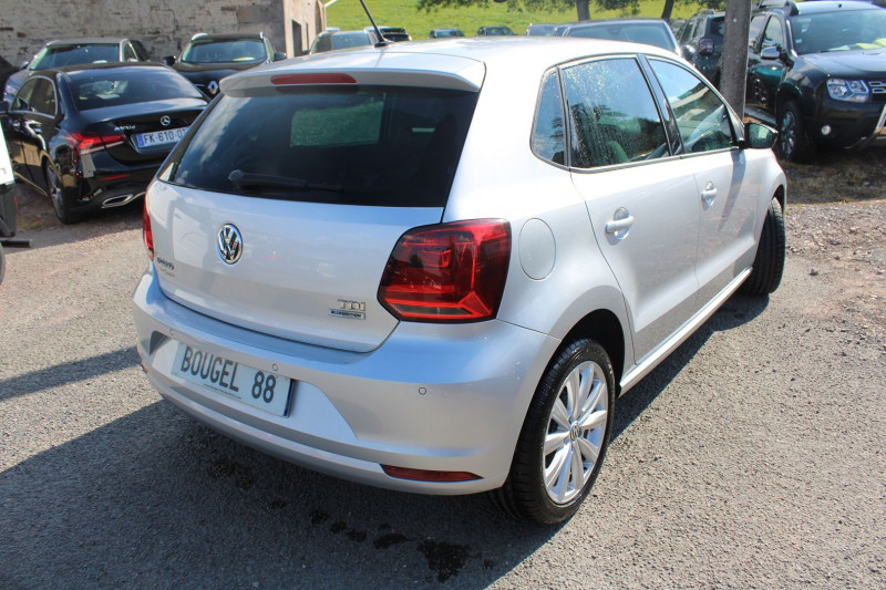 Photo 2 de l'offre de VOLKSWAGEN POLO CONFORTLINE 1L4 TDI 75 CV ÉCRAN TACTILE MP3 USB JA 16 RADAR BLUETOOTH RÉGULATEUR à 10990€ chez Bougel transactions