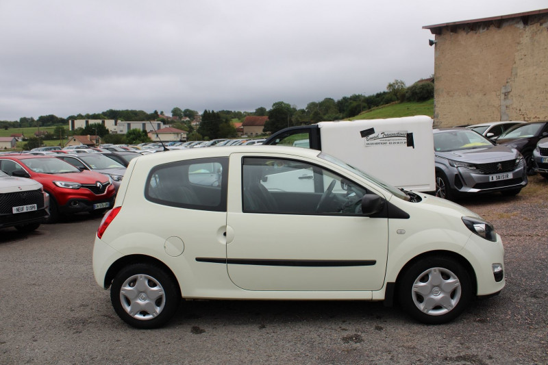 Photo 5 de l'offre de RENAULT TWINGO II AUTHENTIQUE ECO² 1L2 LEV 16V 75 CV AUDIO MP3 USB ORDINATEUR DE BORD RÉGULATEUR à 6990€ chez Bougel transactions