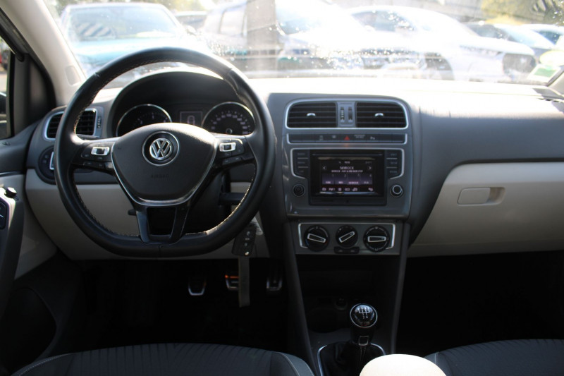 Photo 10 de l'offre de VOLKSWAGEN POLO CONFORTLINE 1L4 TDI 75 CV ÉCRAN TACTILE MP3 USB JA 16 RADAR BLUETOOTH RÉGULATEUR à 10990€ chez Bougel transactions