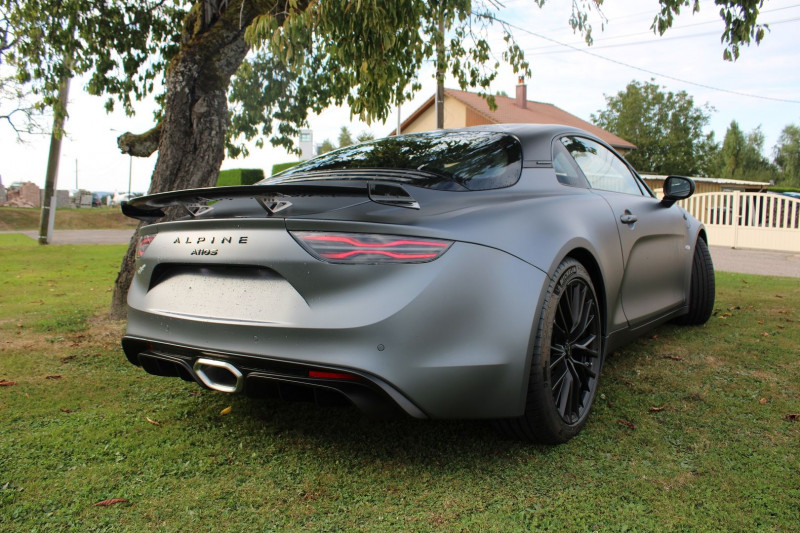 Photo 3 de l'offre de ALPINE A110 SÉRIE NUMÉROTÉE ENSTONE EDITION S  300 CV  PACK AÉRO CAMÉRA BOITE-AUTO+PALETTES à 99500€ chez Bougel transactions