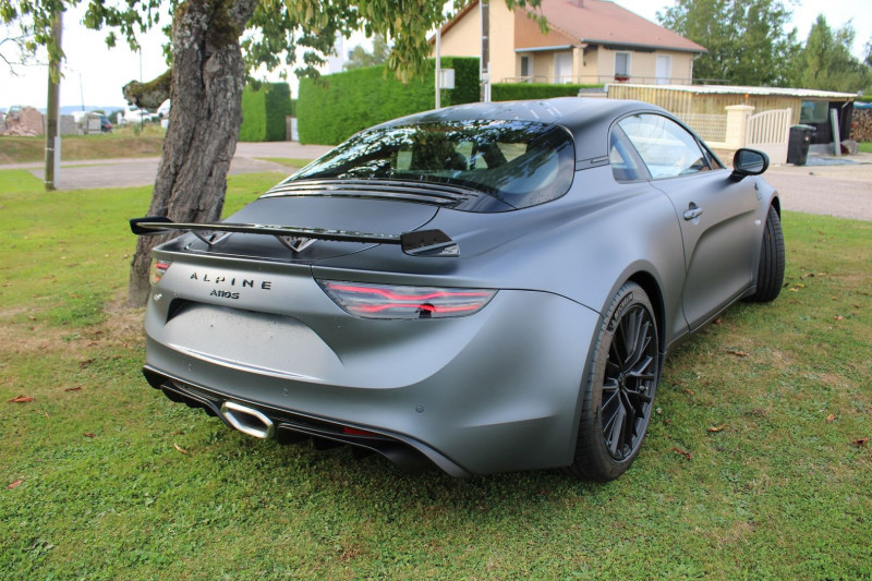 Photo 9 de l'offre de ALPINE A110 SÉRIE NUMÉROTÉE ENSTONE EDITION S  300 CV  PACK AÉRO CAMÉRA BOITE-AUTO+PALETTES à 99500€ chez Bougel transactions