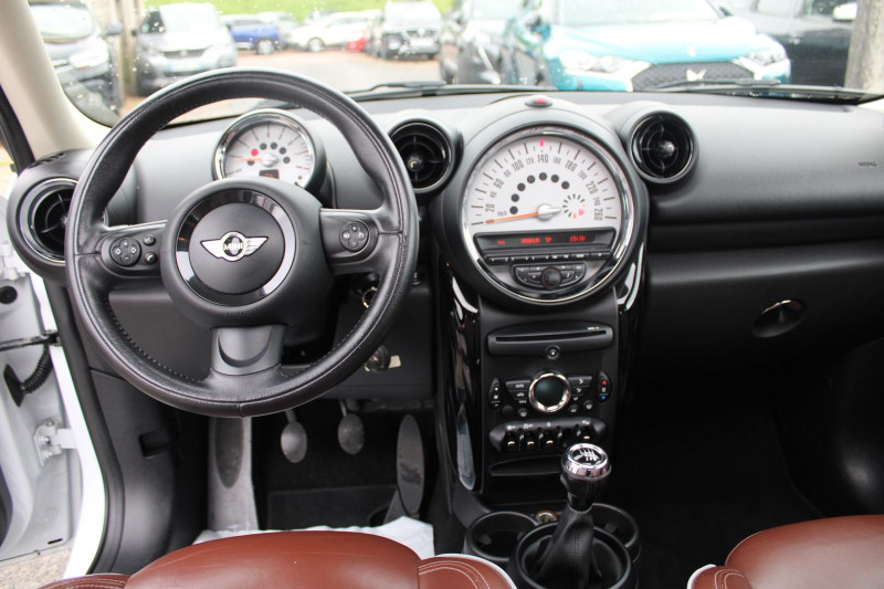 Photo 10 de l'offre de MINI PACEMAN COOPER 122 CV ESSENCE CLIM CUIR SPORT AUDIO TOIT OUVRANT PANO JA 17 RÉGULATEUR à 14990€ chez Bougel transactions