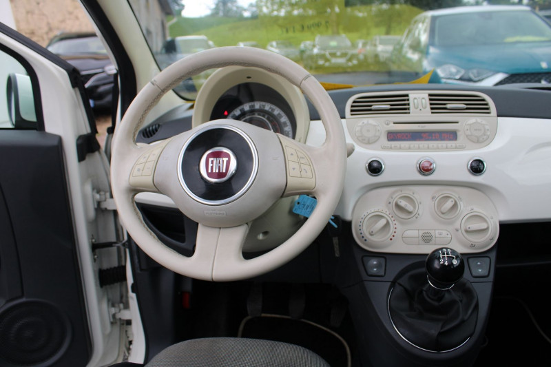 Photo 9 de l'offre de FIAT 500 CABRIOLET 1L2 LOUNGE MI CUIR CLIMAT ABS HIFI JANTES ALU  BICOLOR  DÉCAPOTABLE à 8700€ chez Bougel transactions