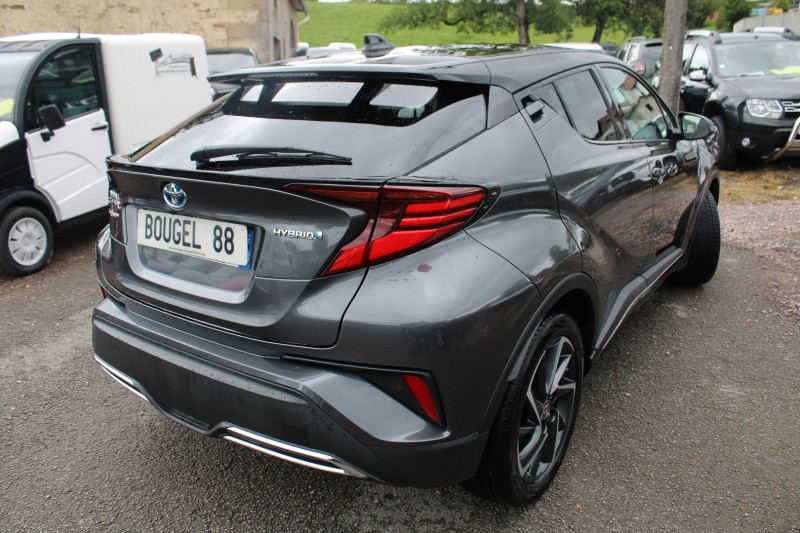 Photo 2 de l'offre de TOYOTA C-HR GRAPHIC 184 CV HYBRID GPS CARPLAY CAMÉRA USB JA 18 FULL LED BLUETOOTH BOITE AUTO à 18900€ chez Bougel transactions