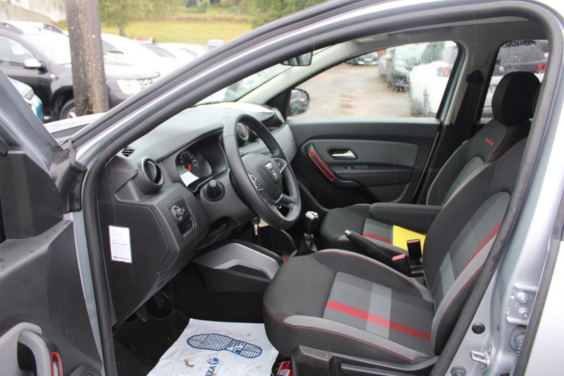 Photo 8 de l'offre de DACIA DUSTER III TCE 150 CV TECHROAD GPS 3D CAMÉRA USB JA 17 BLUETOOTH RÉGULATEUR ROUE DE SECOURS à 16990€ chez Bougel transactions