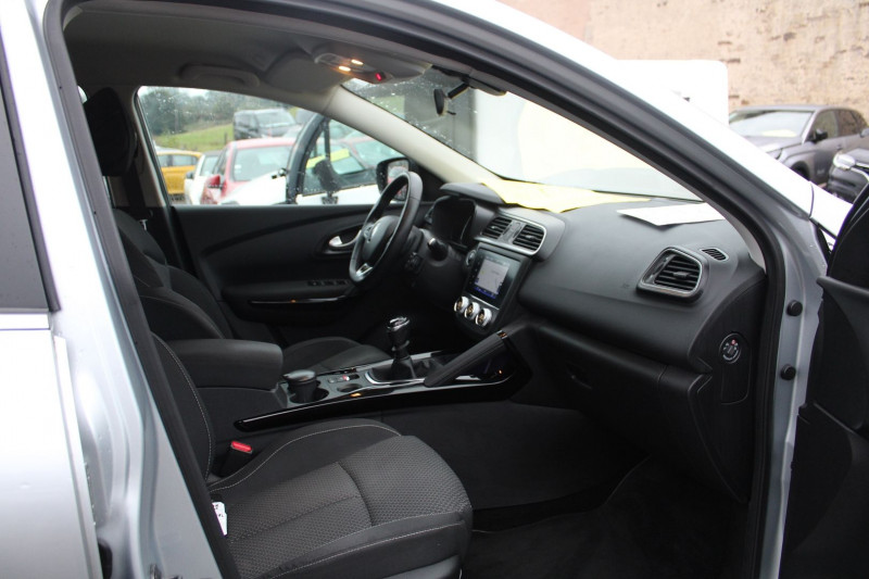 Photo 8 de l'offre de RENAULT KADJAR II 1L5 BLUEDCI 115 ZEN GPS USB BLUETOOTH RÉGULATEUR RADARS LEDS DIESEL  BOITE 6V à 15990€ chez Bougel transactions