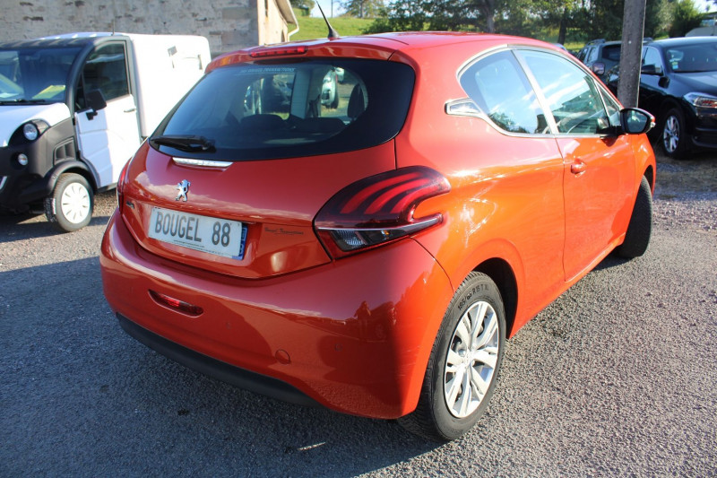 Photo 2 de l'offre de PEUGEOT 208 II ACTIVE 82 CV ESSENCE ÉCRAN TACTILE CLIM AUDIO MP3 USB RE BLUETOOTH RÉGULATEUR à 8990€ chez Bougel transactions