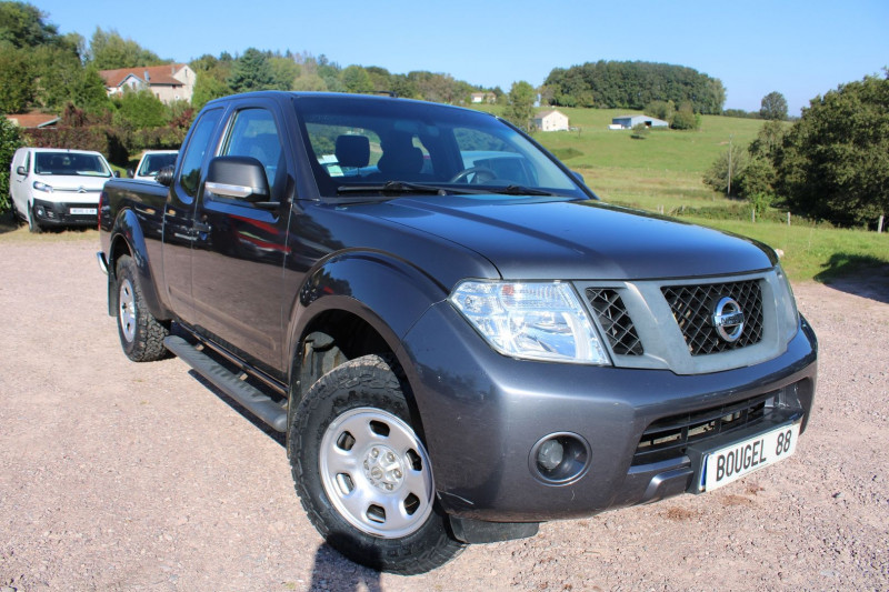 Nissan NAVARA PICK-UP  4X4  KING-CAB XE 2L5 DCI 144 CV CLIM ATTELAGE COUVRE BENNE PACK HIVER Diesel GRIS VOLCAN Occasion à vendre