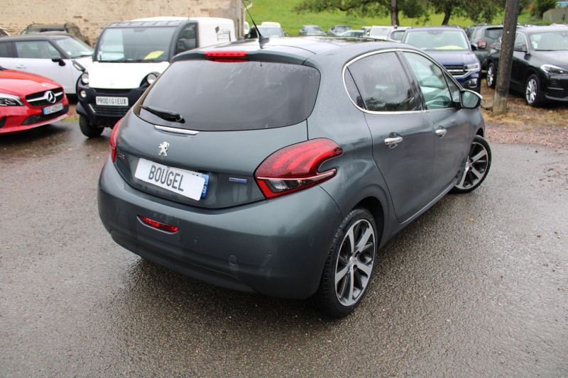 Photo 3 de l'offre de PEUGEOT 208 II BLUE HDI 100 CV FÉLINE GPS 3D CAMÉRA TOIT PANO USB JA 17 PARK ASSIST RÉGULATEUR à 11990€ chez Bougel transactions