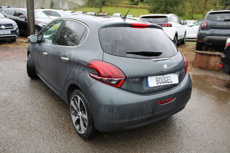 Photo 4 de l'offre de PEUGEOT 208 II BLUE HDI 100 CV FÉLINE GPS 3D CAMÉRA TOIT PANO USB JA 17 PARK ASSIST RÉGULATEUR à 11990€ chez Bougel transactions