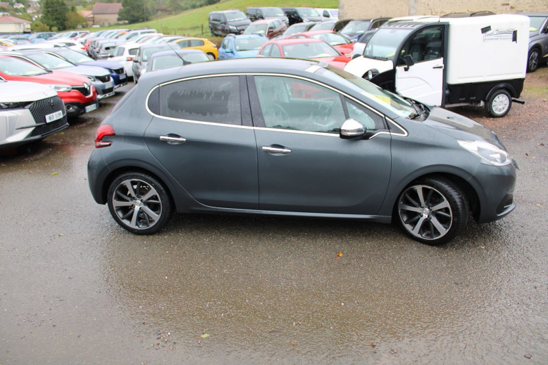 Photo 2 de l'offre de PEUGEOT 208 II BLUE HDI 100 CV FÉLINE GPS 3D CAMÉRA TOIT PANO USB JA 17 PARK ASSIST RÉGULATEUR à 11990€ chez Bougel transactions