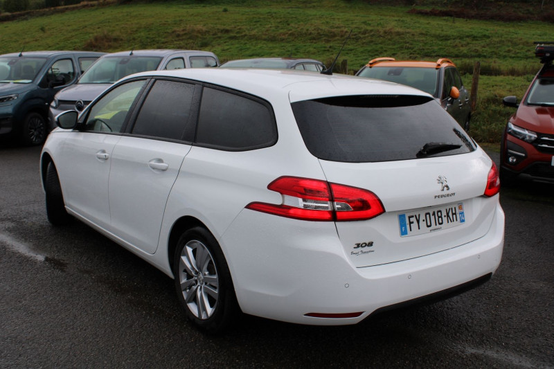 Photo 4 de l'offre de PEUGEOT 308 III SW 1L5 BLUEHDI 130 EAT8 BOITE AUTO +PALETTE CAMÉRA GPS 3D USB LEDS RÉGULATEUR  ABS à 13800€ chez Bougel transactions