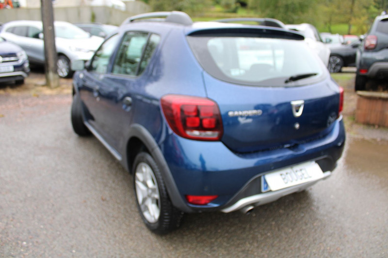 Photo 4 de l'offre de DACIA SANDERO III TCE 90 CV STEPWAY ESSENCE GPS 3D CLIM CAMÉRA AUDIO MP3 USB BLUETOOTH RÉGULATEUR à 8990€ chez Bougel transactions