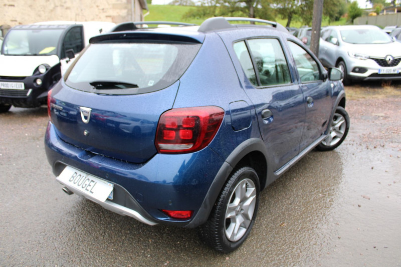 Photo 3 de l'offre de DACIA SANDERO III TCE 90 CV STEPWAY ESSENCE GPS 3D CLIM CAMÉRA AUDIO MP3 USB BLUETOOTH RÉGULATEUR à 8990€ chez Bougel transactions