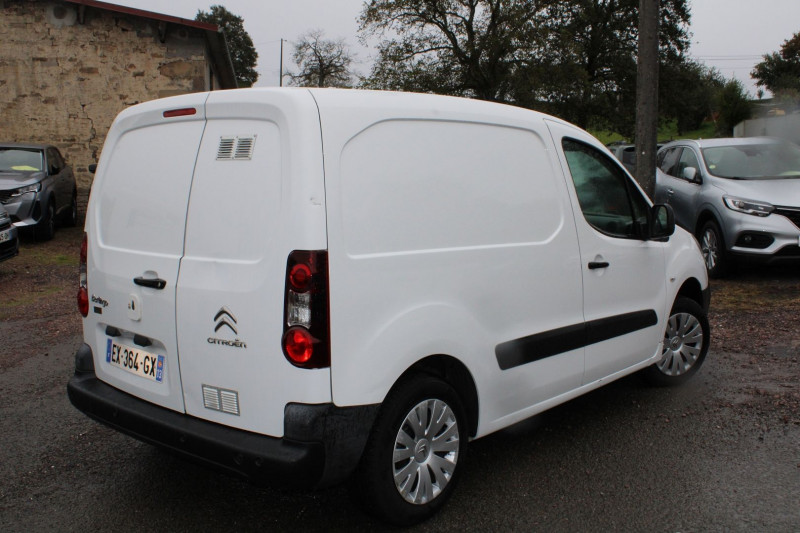 Photo 3 de l'offre de CITROEN BERLINGO III 1L6 BLUEHDI BUSINESS 3 PLACES GPS USB RÉGULATEUR BLUETOOTH CLIMAT  9158 EUROS HT à 10990€ chez Bougel transactions