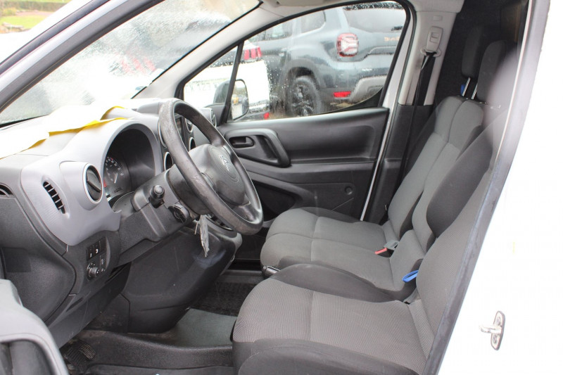 Photo 6 de l'offre de CITROEN BERLINGO III 1L6 BLUEHDI BUSINESS 3 PLACES GPS USB RÉGULATEUR BLUETOOTH CLIMAT  9158 EUROS HT à 10990€ chez Bougel transactions