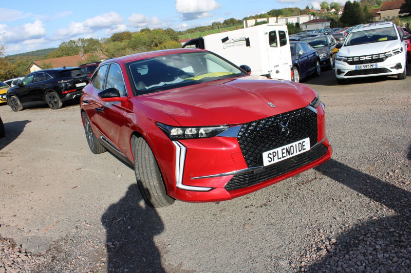 Photo Ds DS 4 CROSSBACK III TROCADERO 130 CV EAT8 BOITE AUTO PALETTE CAMÃRA 360 FULL LEDS JANTES 19  MI CUIR Essence PEPERONCINO RED  en vente chez Bougel transactions Ds DS 4 CROSSBACK III TROCADERO 130 CV EAT8 BOITE AUTO PALETTE CAMÃRA 360 FULL LEDS JANTES 19  MI CUIR Essence PEPERONCINO RED  Occasion à vendre