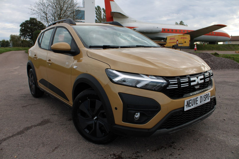 Dacia SANDERO 5 STEPWAY EXPRESSION TCE 90 CV GPS CARPLAY CAMÉRA FULL LED RE BLUETOOTH RÉGULATEUR Essence BEIGE SAFARI Occasion à vendre