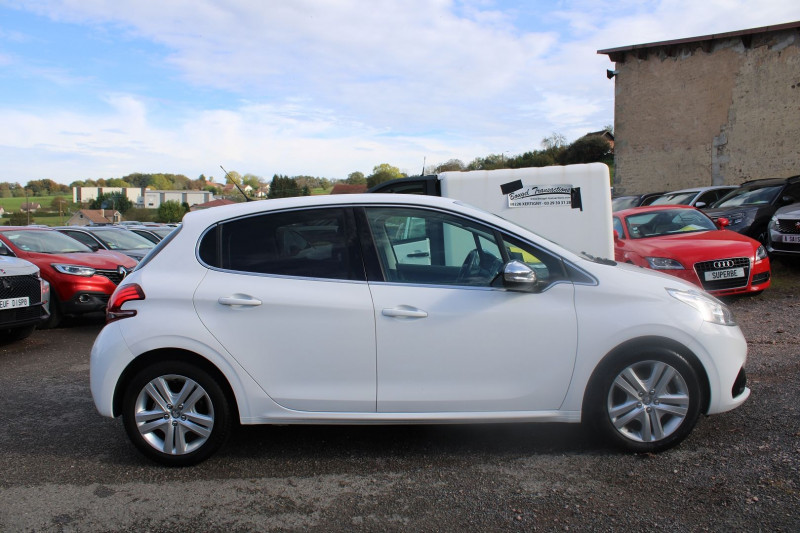 Photo 5 de l'offre de PEUGEOT 208 II ALLURE ESSENCE 110 BOITE 6V GPS MÉDIA USB REGULATEUR BLUETOOTH CLIM AUTO  ABS à 9400€ chez Bougel transactions