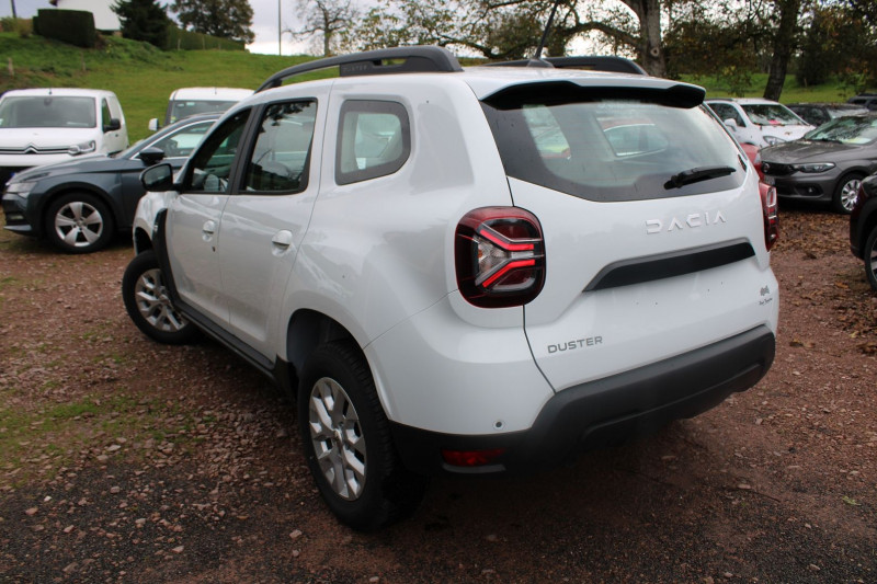 Photo 4 de l'offre de DACIA DUSTER 5 BLUE DCI 115 CV EXPRESSION  4X4  GPS CARPLAY JA 16 FULL LED USB RADAR RÉGULATEUR à 23990€ chez Bougel transactions