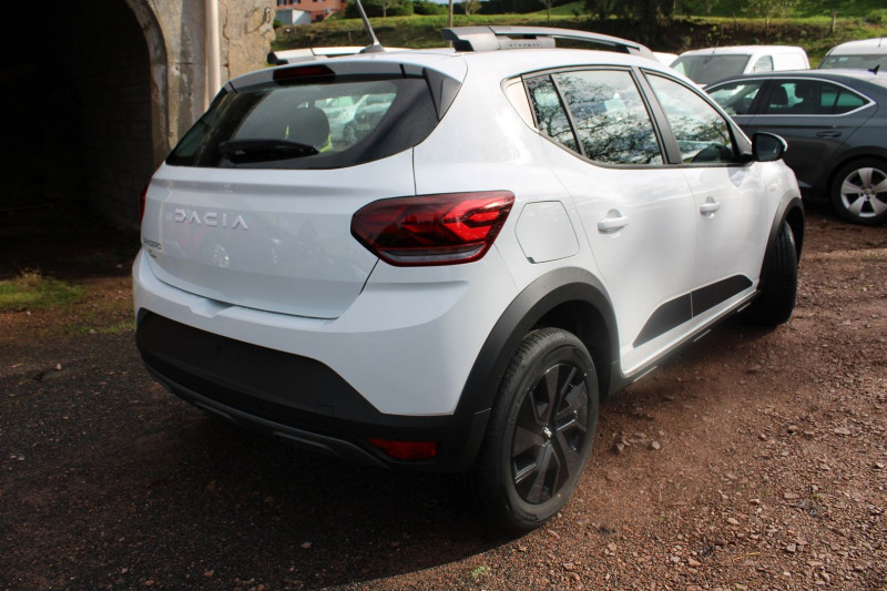 Photo 2 de l'offre de DACIA SANDERO 5 STEPWAY EXPRESSION TCE 90 CV GPS CARPLAY FULL LED USB RADAR RÉGULATEUR BLUETOOTH à 17500€ chez Bougel transactions