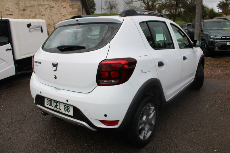 Photo 2 de l'offre de DACIA SANDERO III STEPWAY PRESTIGE TCE 90 CV GPS 3D CLIM AUDIO MP3 USB RADAR LUETOOTH RÉGULATEUR à 10990€ chez Bougel transactions