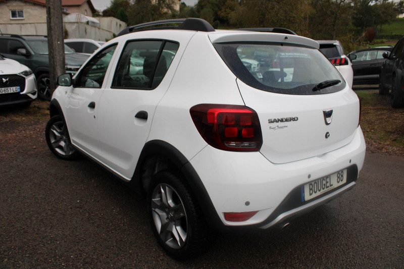 Photo 3 de l'offre de DACIA SANDERO III STEPWAY PRESTIGE TCE 90 CV GPS 3D CLIM AUDIO MP3 USB RADAR LUETOOTH RÉGULATEUR à 10990€ chez Bougel transactions