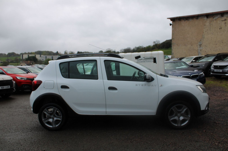 Photo 5 de l'offre de DACIA SANDERO III STEPWAY PRESTIGE TCE 90 CV GPS 3D CLIM AUDIO MP3 USB RADAR LUETOOTH RÉGULATEUR à 10990€ chez Bougel transactions