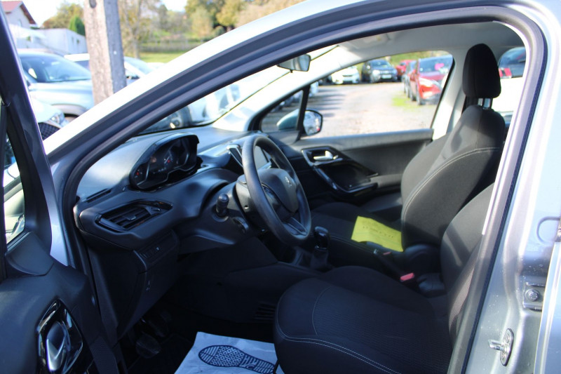 Photo 7 de l'offre de PEUGEOT 208 II BLUE HDI 100 CV ACTIVE GPS 3D CLIM AUTO USB BLUETOOTH RÉGULATEUR ROUE DE SECOURS à 11800€ chez Bougel transactions