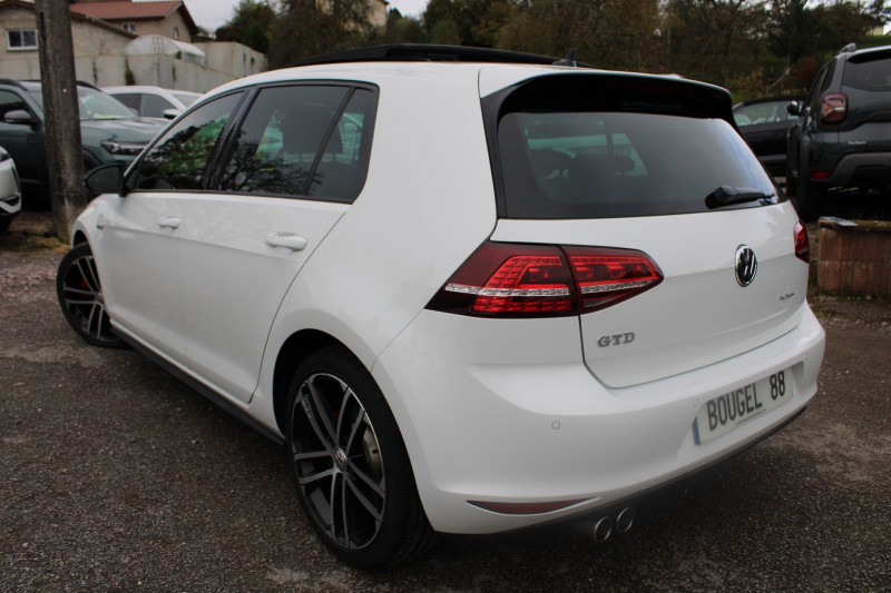 Photo 3 de l'offre de VOLKSWAGEN GOLF 7 GTD 2L 184 CV DSG6 BOITE AUTO CAMÉRA GPS CUIR SIEGES ELECT. XÉNON LEDS USB ABS à 17400€ chez Bougel transactions